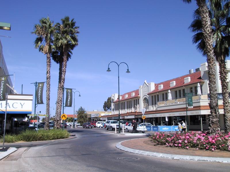 Mildura - Commercial centre and shops around Langtree Avenue - View north-east along 8th St at Langtree Av