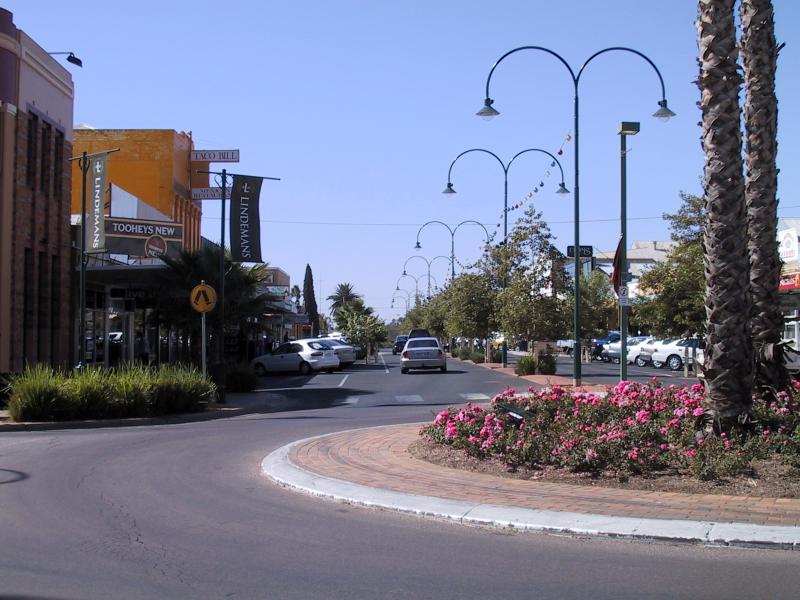 Mildura - Commercial centre and shops around Langtree Avenue: View north-east along Langtree Av at 8th St