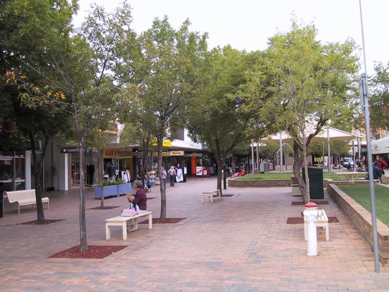 Mildura - Commercial centre and shops around Langtree Avenue: Langtree Mall