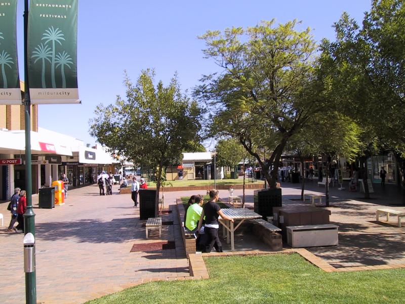 Mildura - Commercial centre and shops around Langtree Avenue: Langtree Mall