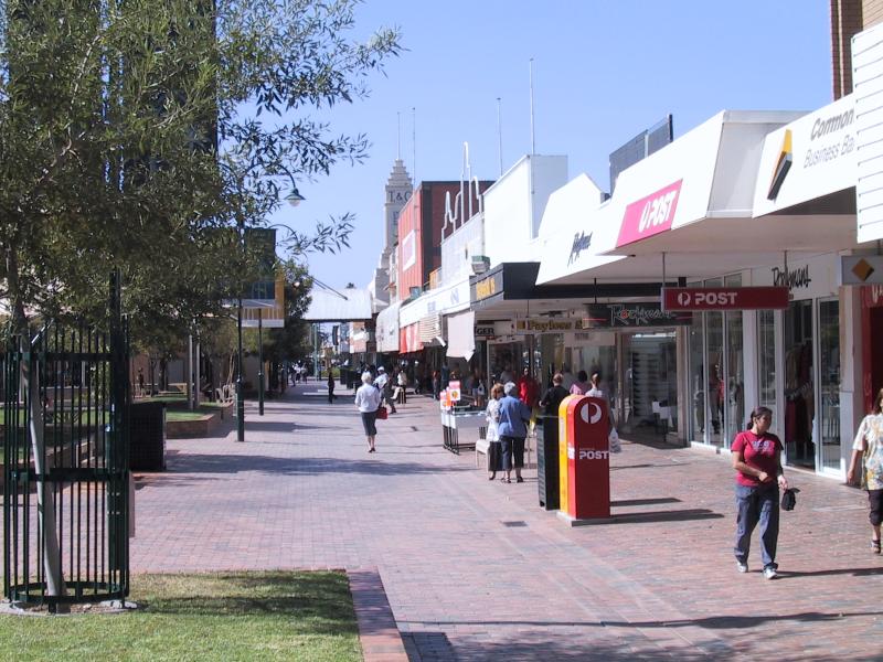 Mildura - Commercial centre and shops around Langtree Avenue: Langtree Mall at Post Office