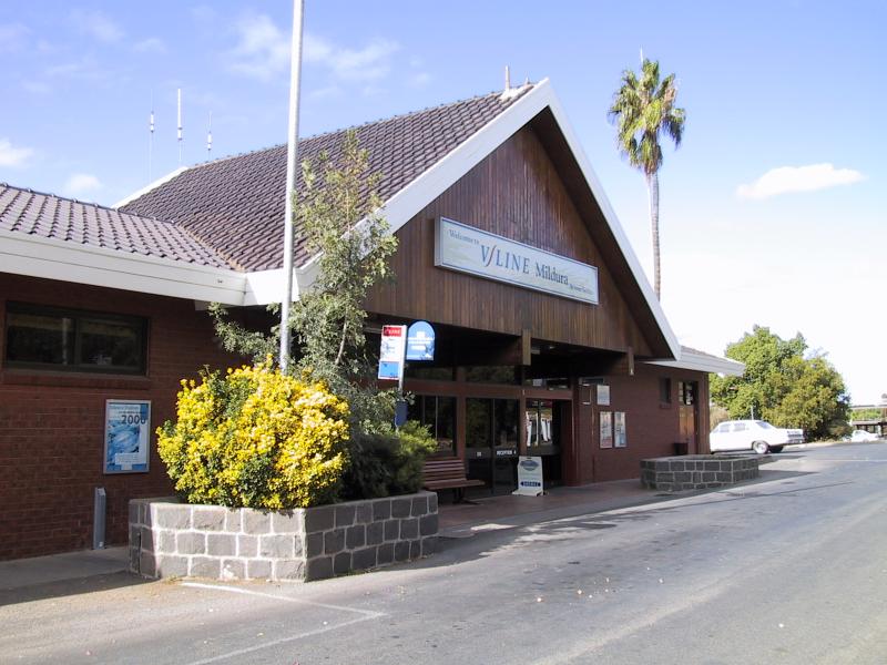 Mildura - Around Mildura: Mildura station, 7th St