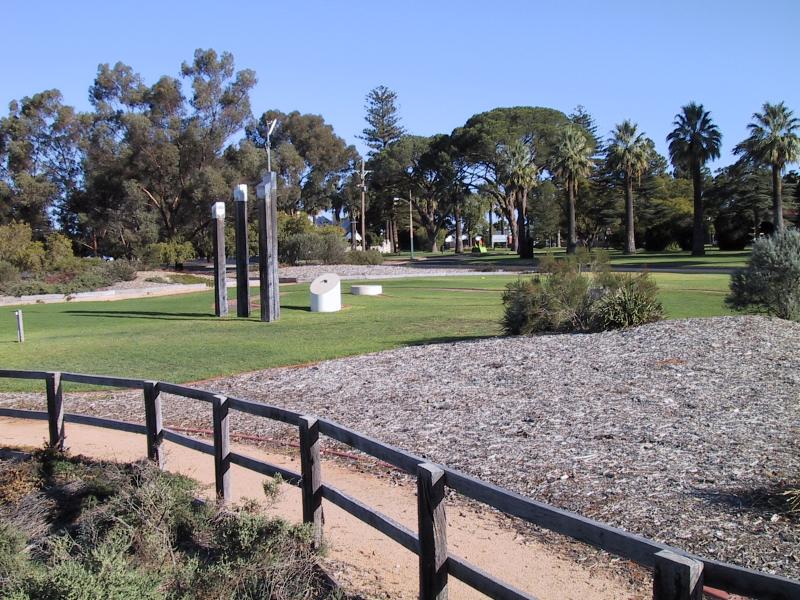 Mildura - Rio Vista mansion and surroundings: Rio Vista Park, Cureton Av