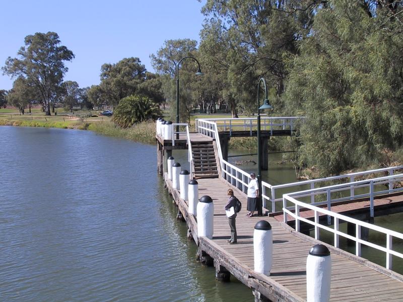 Mildura - Murray River in town: Wharf
