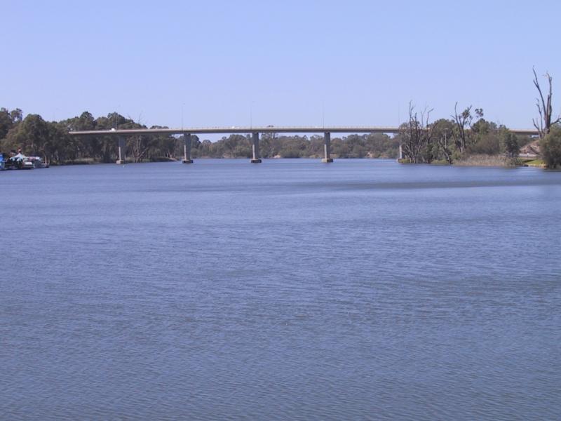 Mildura - Murray River in town: View of George Chaffey Bridge from near wharf