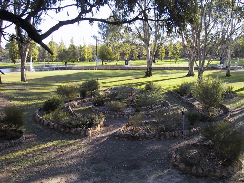 Mildura - Lock 11, Lock Island and Weir: View towards Lock 11 from Lock island