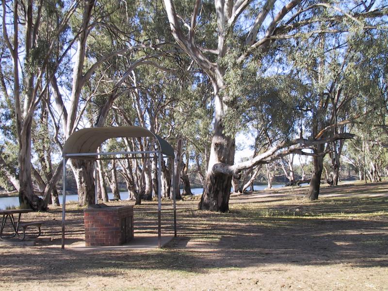 Mildura - Apex Park and Beach: BBQ facilities, Apex Park