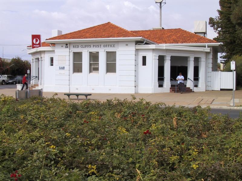 Mildura - Red Cliffs, commercial centre and shops: Post Office, corner Ilex St and Indi Av