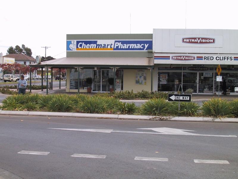 Mildura - Red Cliffs, commercial centre and shops: View north along Ilex St at Indi Av