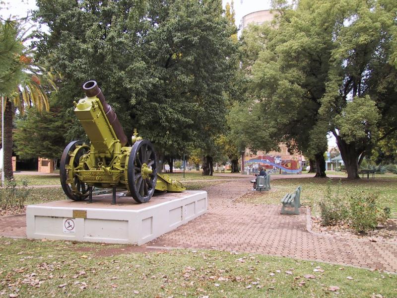 Mildura - Red Cliffs, Barclay Square: Cannon