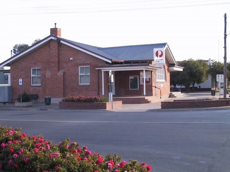 Mildura - Merbein, commercial centre and shops: Post office, corner Commercial St and Railway Av