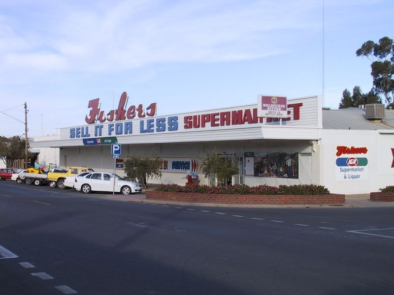 Mildura - Merbein, commercial centre and shops: Fishers supermarket, corner Commercial St and Railway Av