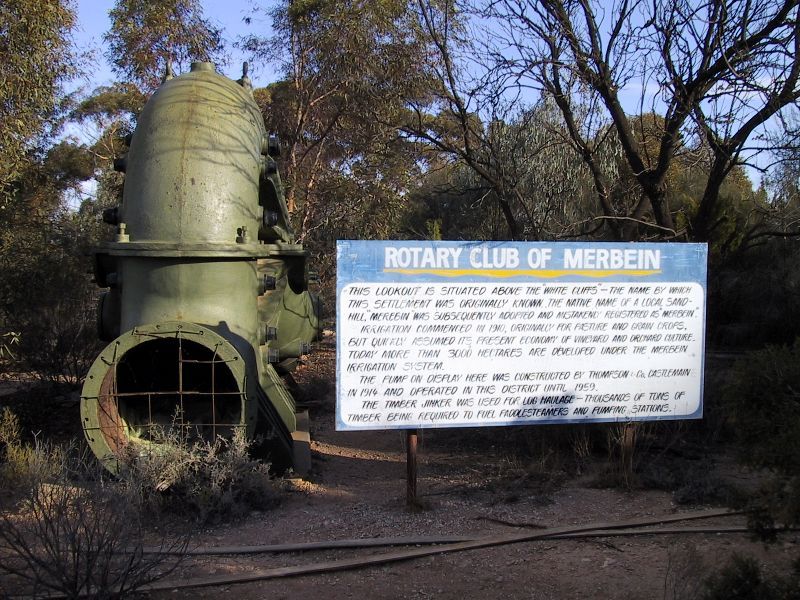 Mildura - Merbein, river lookout off Forbes Drive: Irrigation pump at lookout