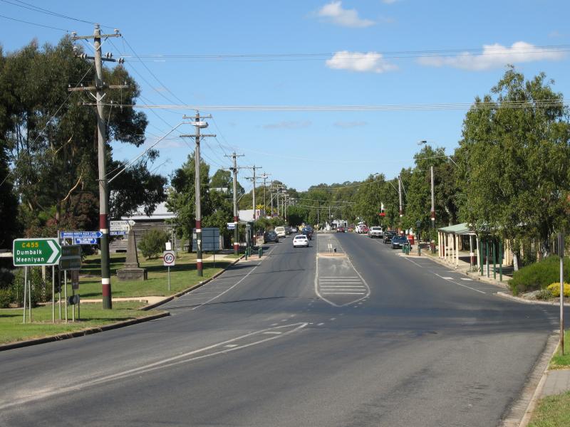 Mirboo North - Commercial centre and shops, Ridgway - View east along Ridgway at Meeniyan Rd