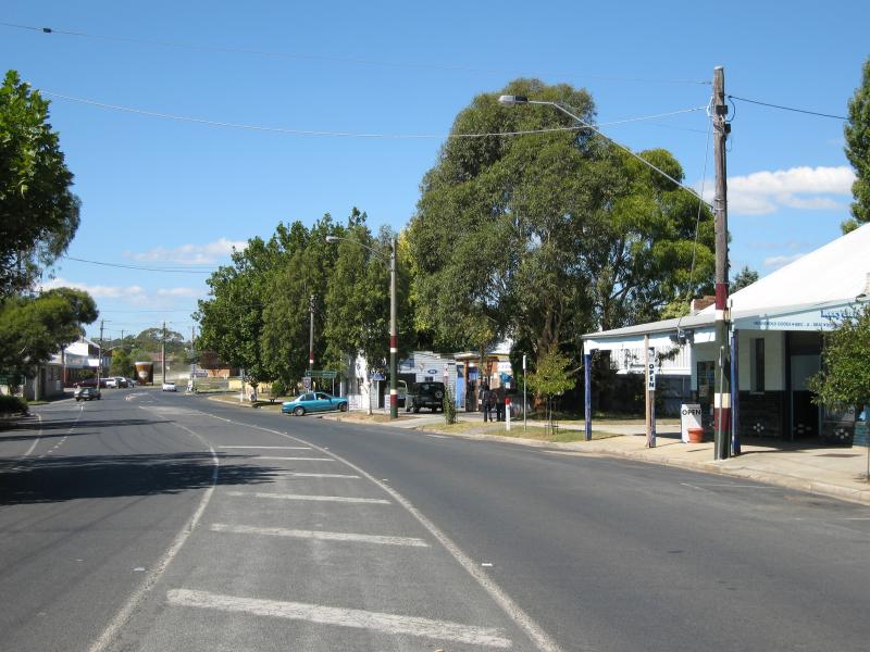 Mirboo North - Commercial centre and shops, Ridgway - View east along Ridgway towards Thorpdale Rd