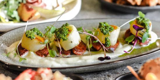 Twenty 20 Tapas, Moe