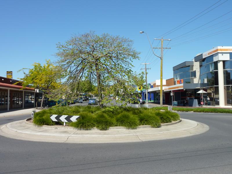 Moe photos Travel Victoria & visitor guide