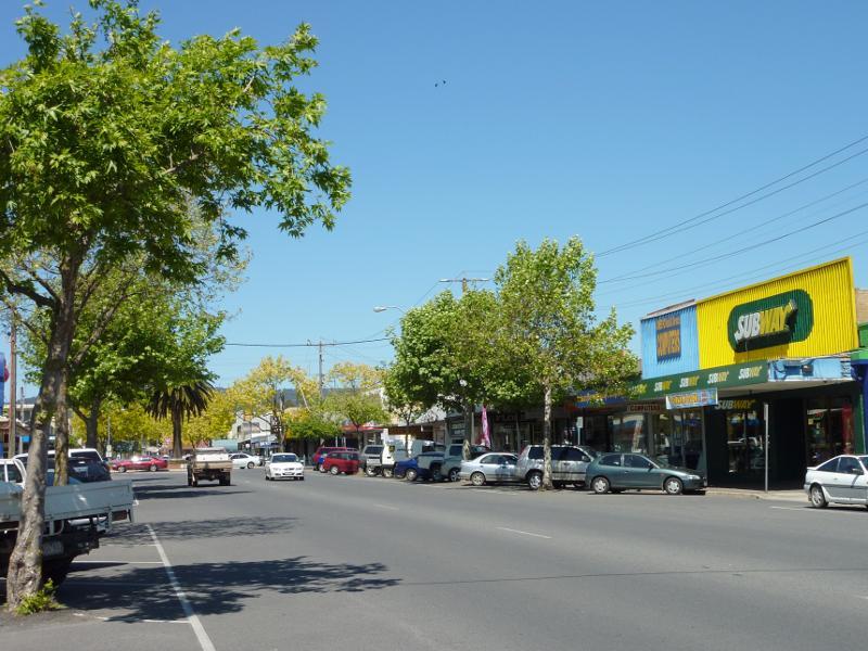 Moe photos Travel Victoria & visitor guide