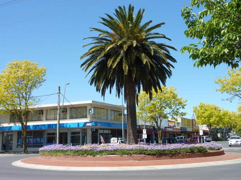 Moe photos Travel Victoria & visitor guide