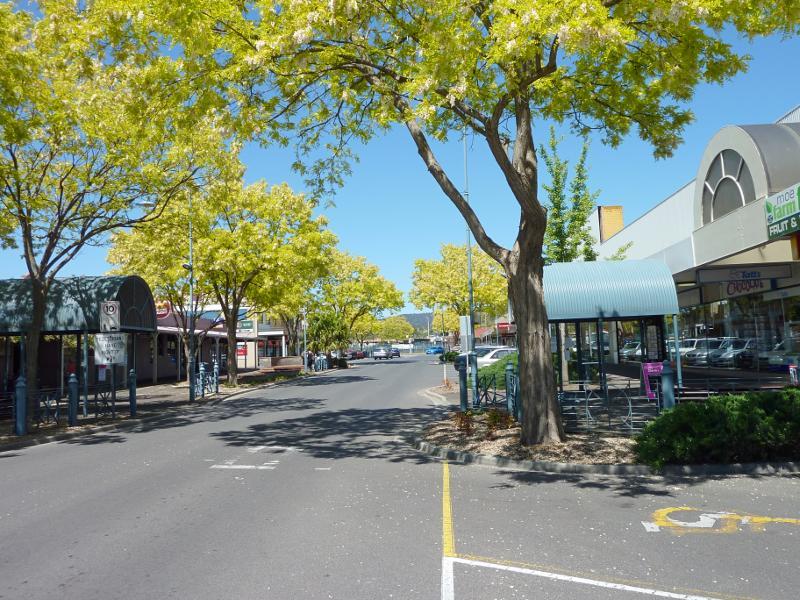 Moe - Shops and commercial Centre, Moore Street, George Street and Albert Street: View south along Moore St between Albert St and George St