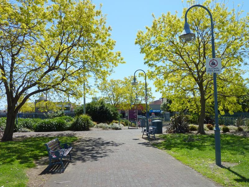 Moe - Moe railway station and surroundings: View north along walkway on east side of station