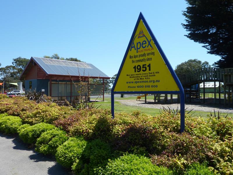 Moe - Apex Park and Lions Park, Waterloo Road: Apex Park viewed from Waterloo Rd