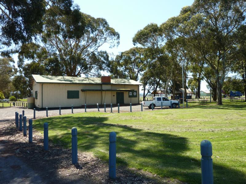 Moe - Apex Park and Lions Park, Waterloo Road: Scouts hall, Lions Park