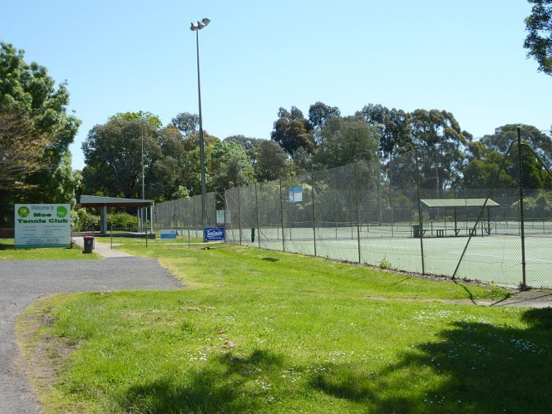 Moe - Moe Botanic Gardens along Narracan Creek: Tennis courts