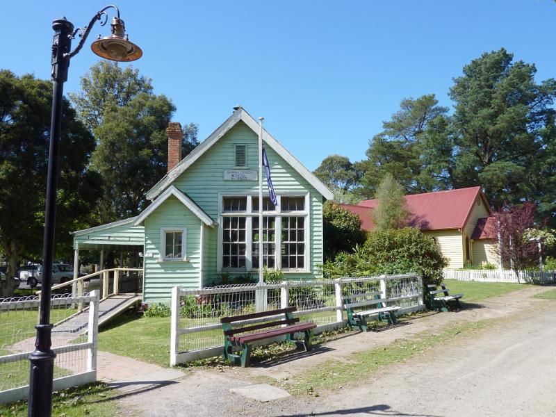 Moe - Gippsland Heritage Park, Lloyd Street: Sunny Creek School