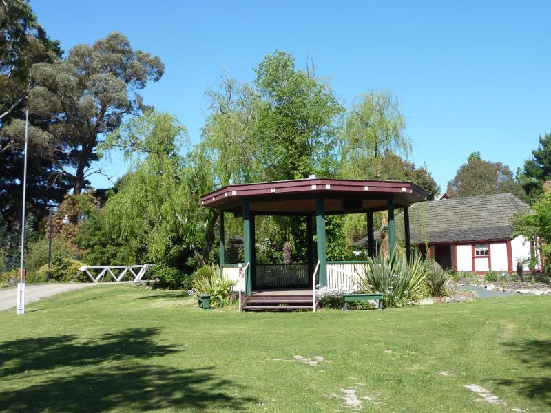 Moe - Gippsland Heritage Park, Lloyd Street: Rotunda