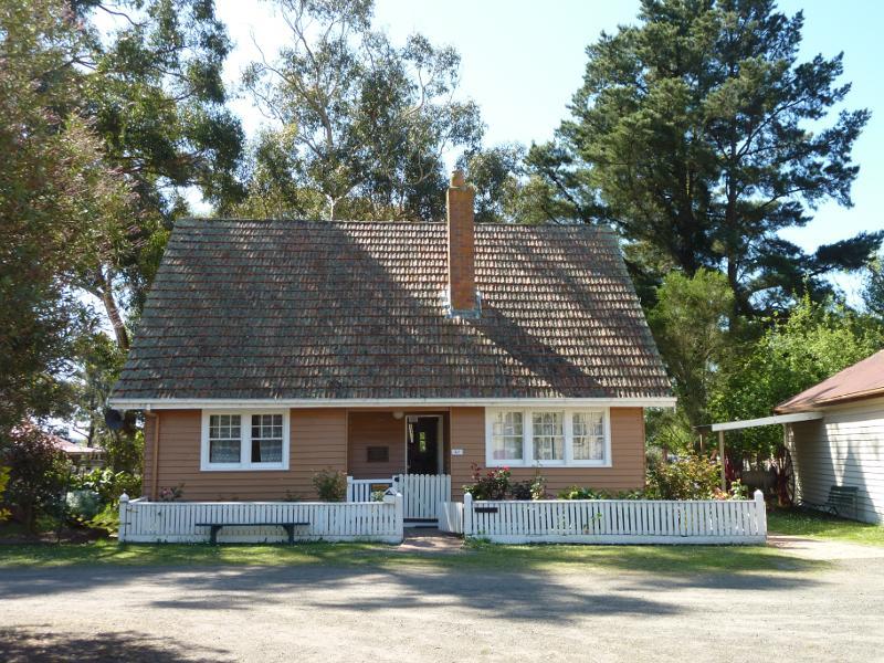 Moe - Gippsland Heritage Park, Lloyd Street: Doctor Andrew's residence