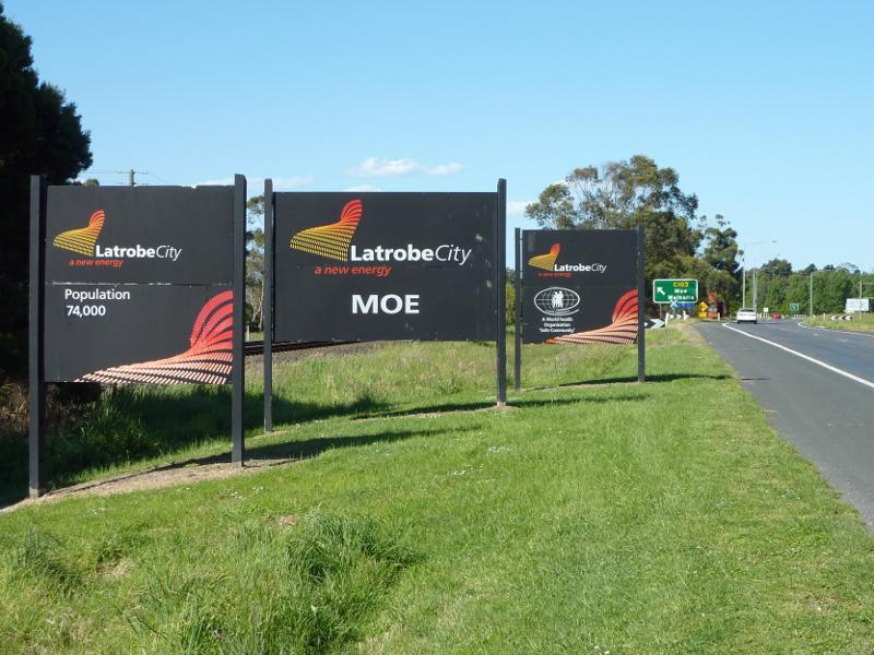 Moe - Princes Freeway and surroundings through Moe: Latrobe City and Moe sign, Princes Fwy west of Lloyd St exit