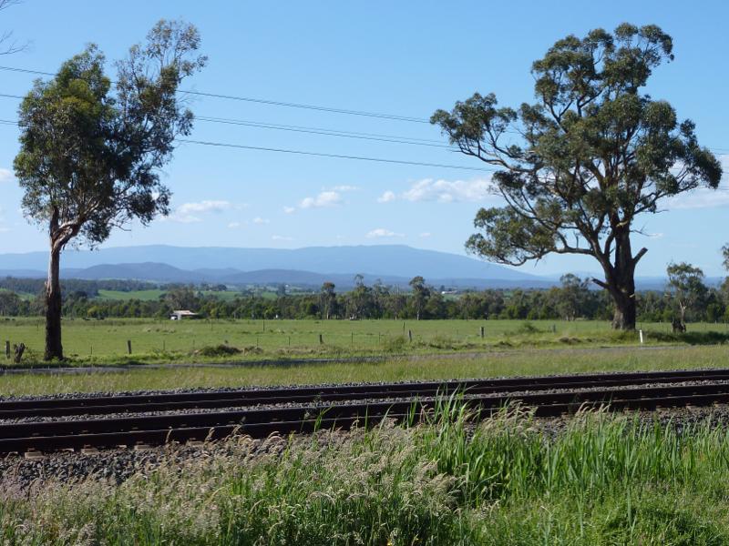 Moe - Princes Freeway and surroundings through Moe: Northerly view across railway line from Princes Hwy west of Lloyd St exit
