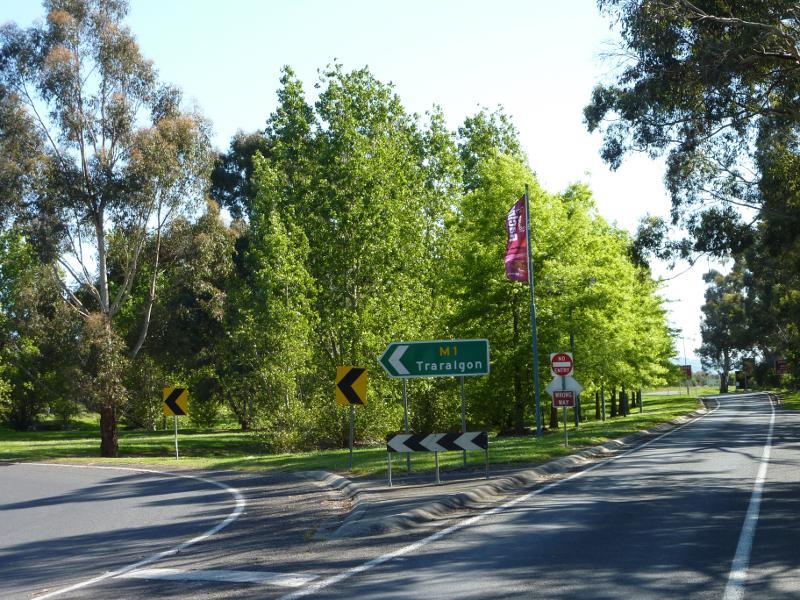 Moe - Princes Freeway and surroundings through Moe: View south-west along Lloyd St towards Princes Fwy