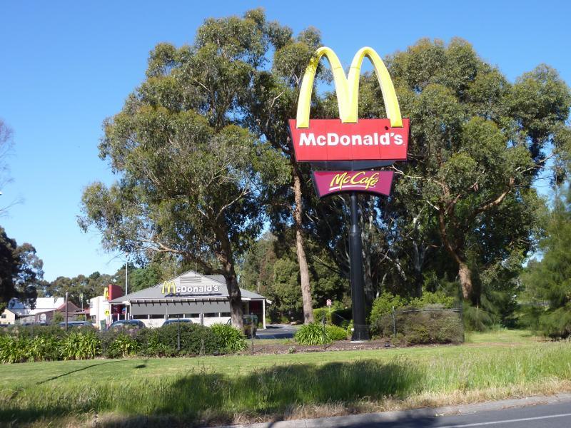 Moe - Princes Freeway and surroundings through Moe: McDonalds, Lloyd St at Princes Fwy interchange