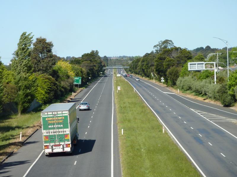 Moe - Princes Freeway and surroundings through Moe: View east along Princes Fwy from Old Gippstown Dr overpass