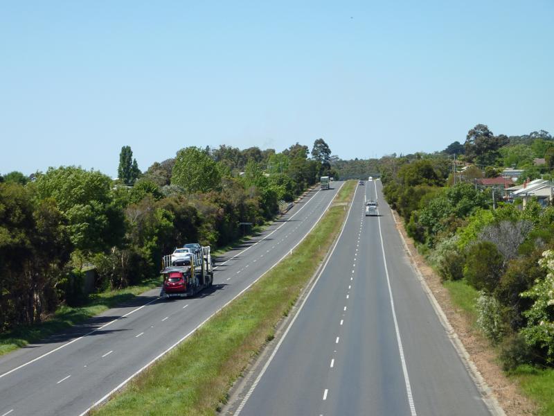 Moe - Princes Freeway and surroundings through Moe: View east along Princes Fwy from footbridge at end of Truscott Rd