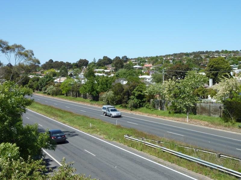 Moe - Princes Freeway and surroundings through Moe: South-easterly view over Princes Fwy from footbridge at end of Truscott Rd