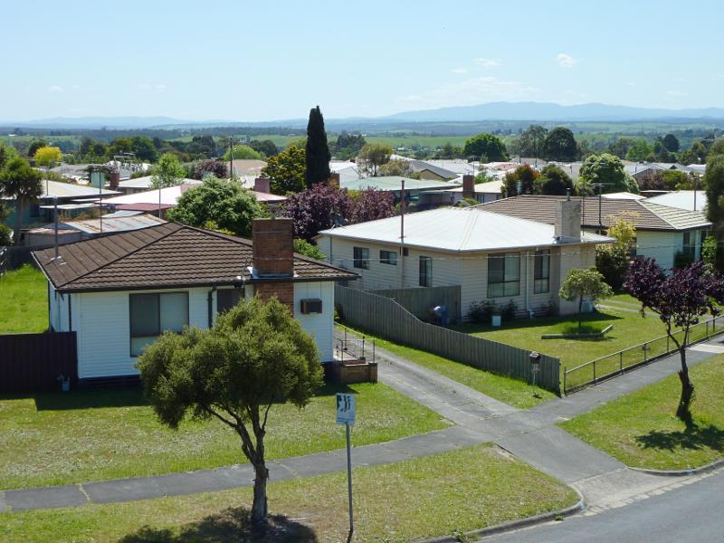 Moe - Princes Freeway and surroundings through Moe: North-westerly view from footbridge at end of Truscott Rd