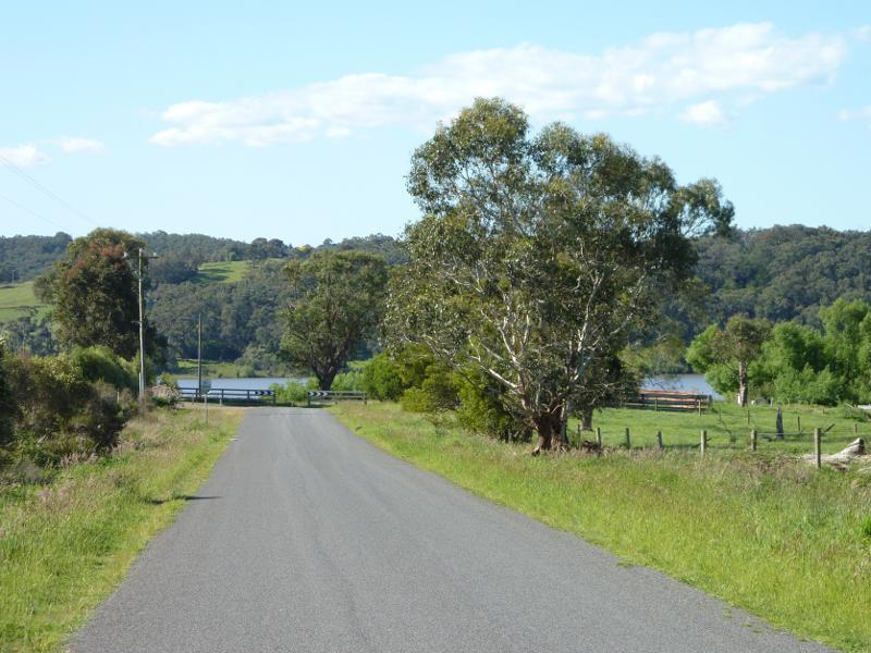 Moe - South side of Lake Narracan along Hayes Road: View north along Hayes Rd towards Lake Narracan