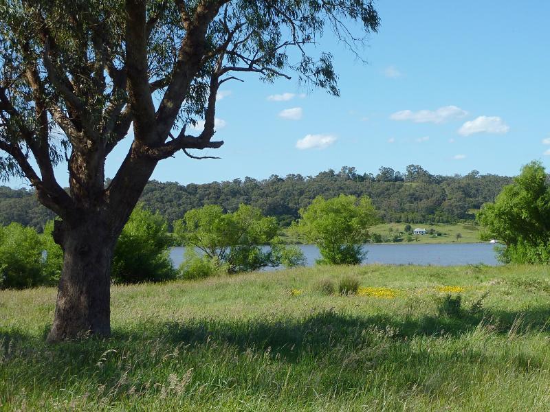 Moe - South side of Lake Narracan along Hayes Road: North-easterly view towards Lake Narracan from end of Hayes Rd