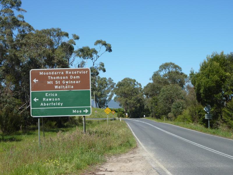 Moe - Willow Grove Road north of Moe: View south along Willow Grove Rd towards Walhalla Rd