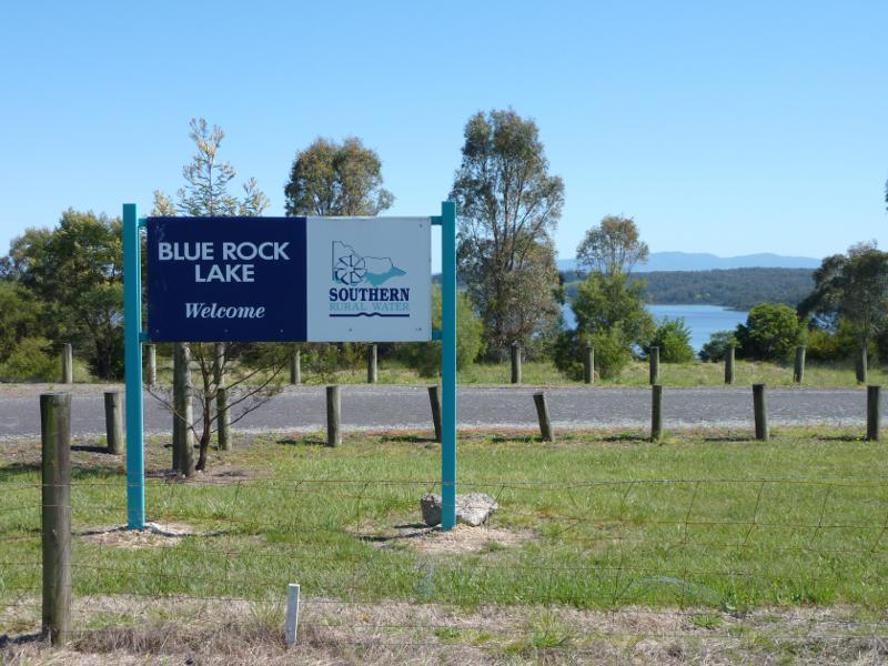 Moe - South side of Blue Rock Lake along Spillway Road: Turn-off to lake recreation area