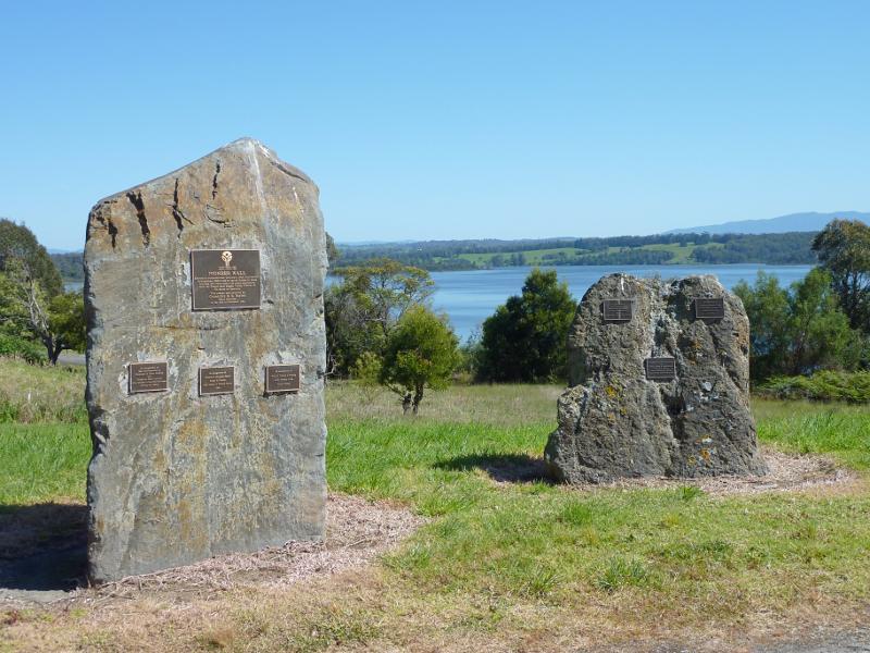 Moe - South side of Blue Rock Lake along Spillway Road: Pioneer Wall, Spillway Rd east of recreation area turn-off