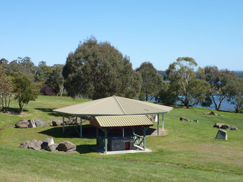 Moe - Blue Rock Lake recreation area and boat ramp, off Spillway Road: BBQ and picnic shelters