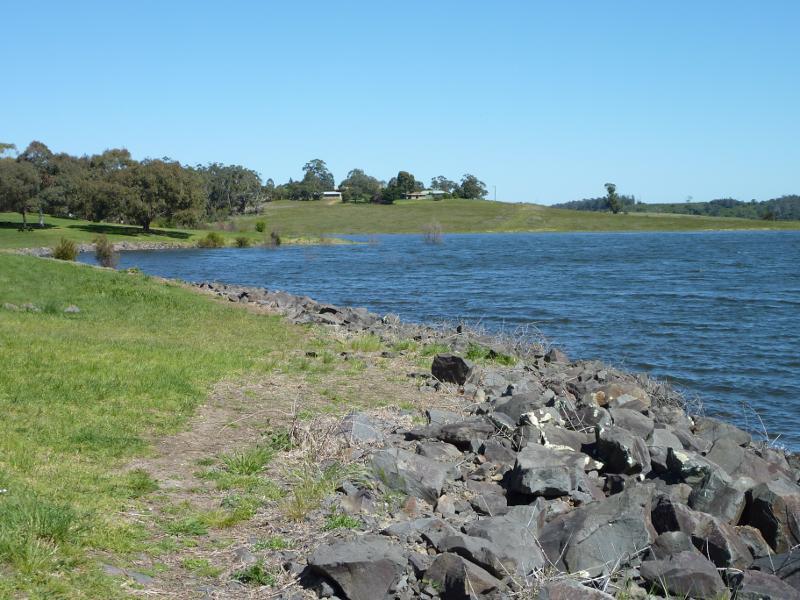 Moe - Blue Rock Lake recreation area and boat ramp, off Spillway Road: View west along lake foreshore near boat ramp