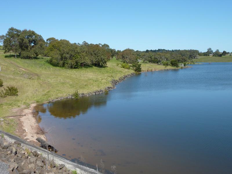 Moe - Blue Rock Lake embankment and spillway: View west along lake foreshore at southern end of embankment