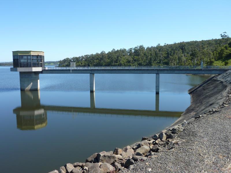 Moe - Blue Rock Lake embankment and spillway: View along embankment towards control tower