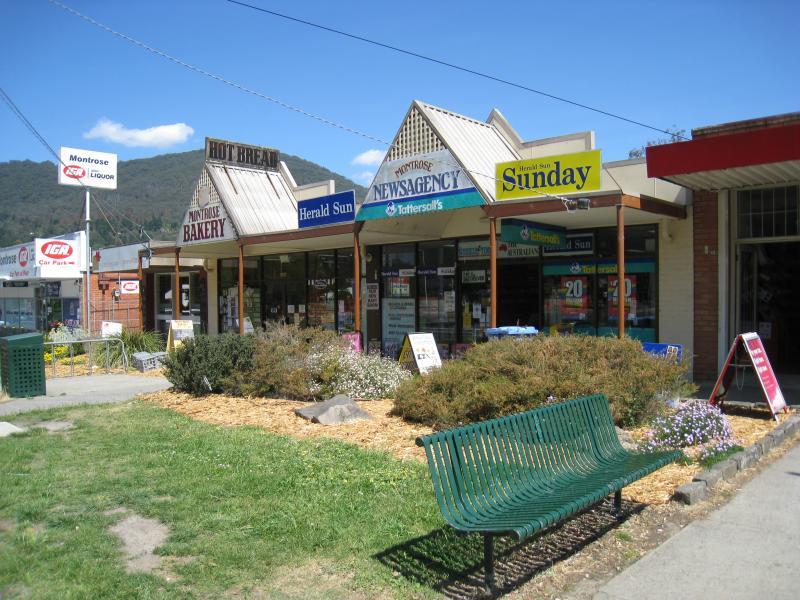 Montrose - Shops and commercial centre, Mt Dandenong Tourist Road - Shops along south side of Mt Dandenong Tourist Rd