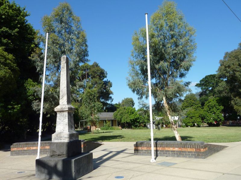 Montrose - Montrose Town Centre and gardens, Mt Dandenong Tourist Road: War memorial fronting Mt Dandenong Tourist Rd